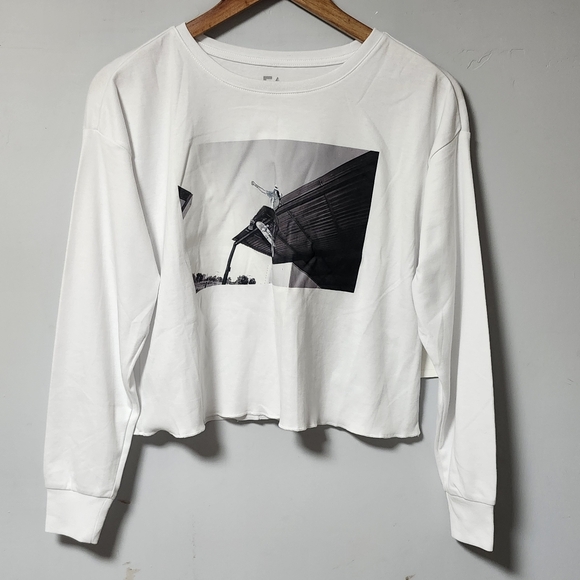 NWT Women's Free Assembly White Long Sleeve Crop Graphic T Shirt Top XL - Picture 1 of 5